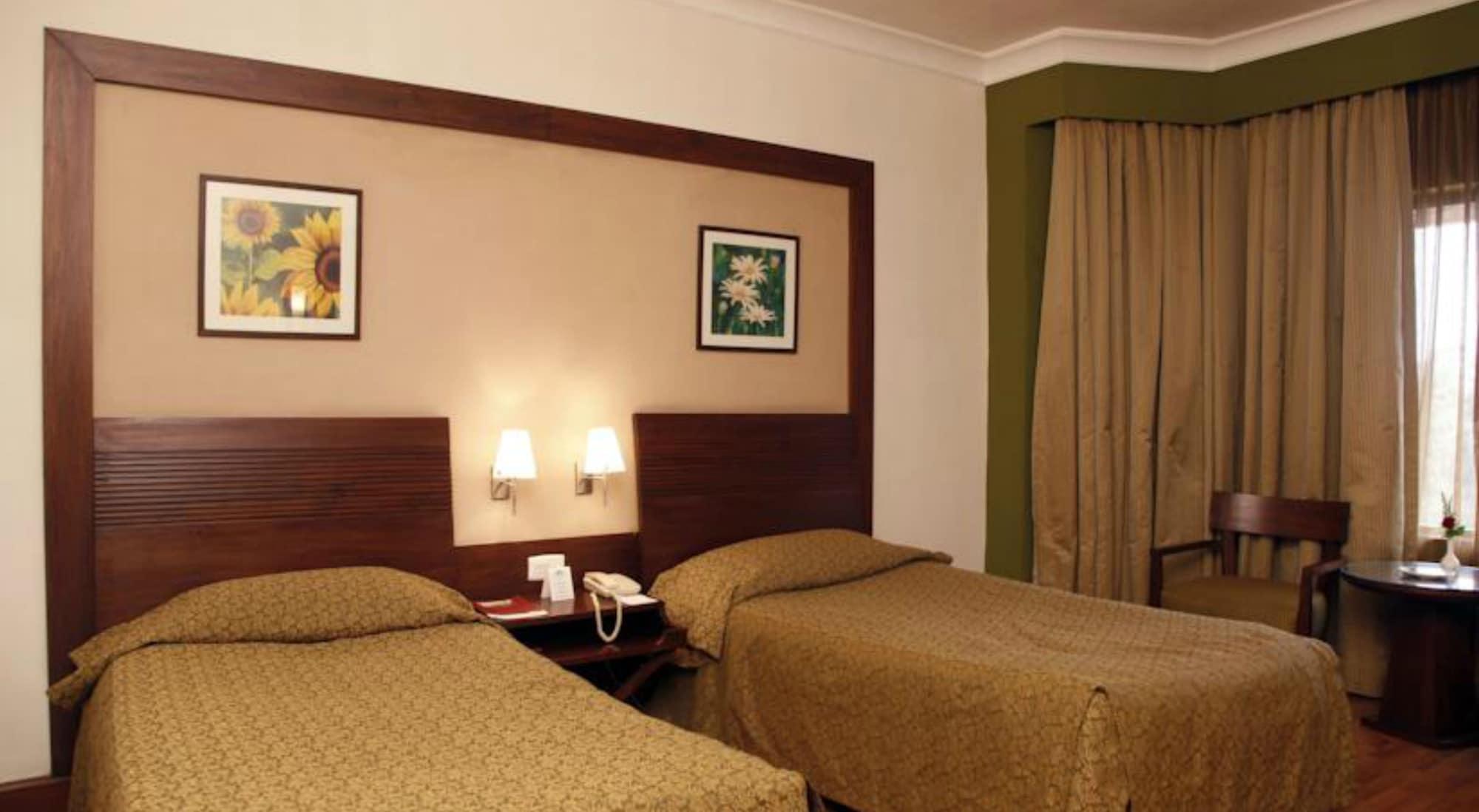 The Retreat Hotel & Convention Centre Mumbai Ngoại thất bức ảnh