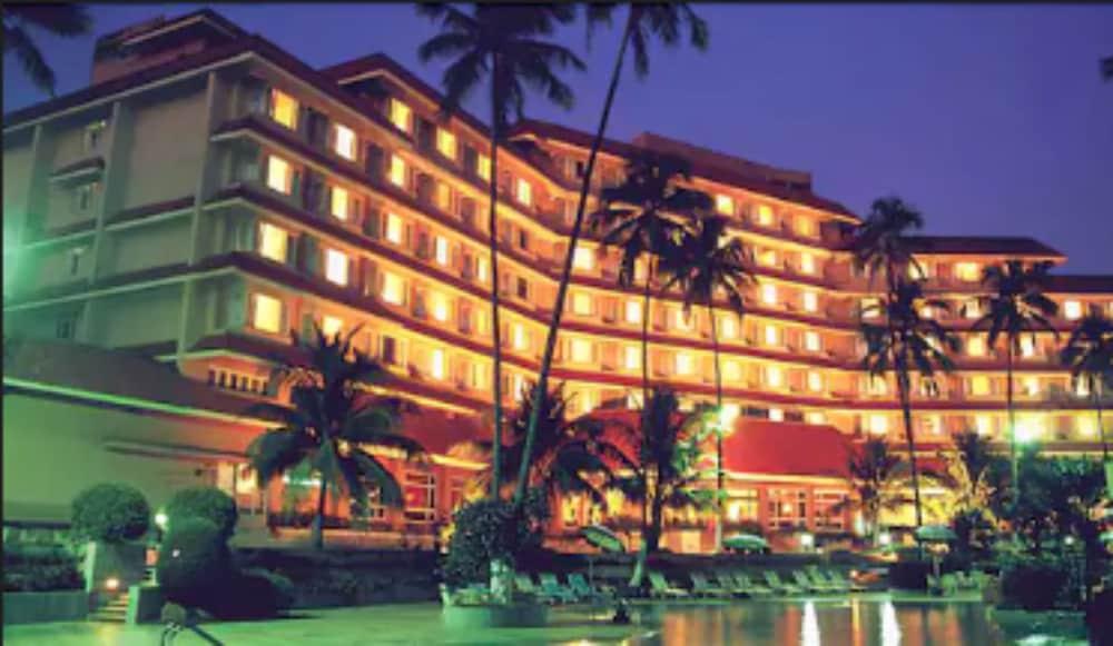 The Retreat Hotel & Convention Centre Mumbai Ngoại thất bức ảnh