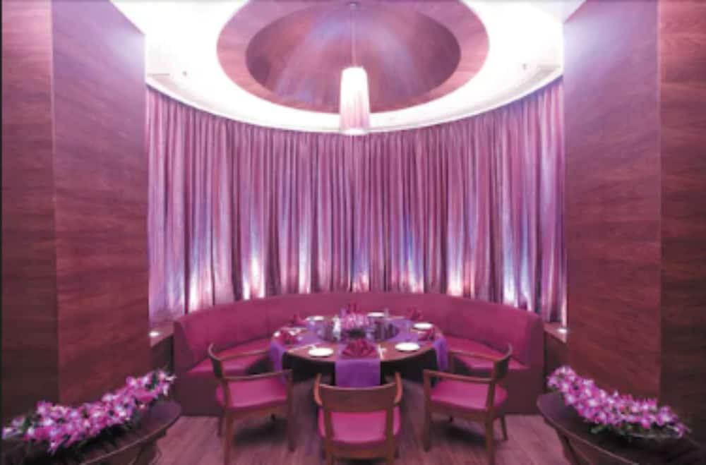 The Retreat Hotel & Convention Centre Mumbai Ngoại thất bức ảnh