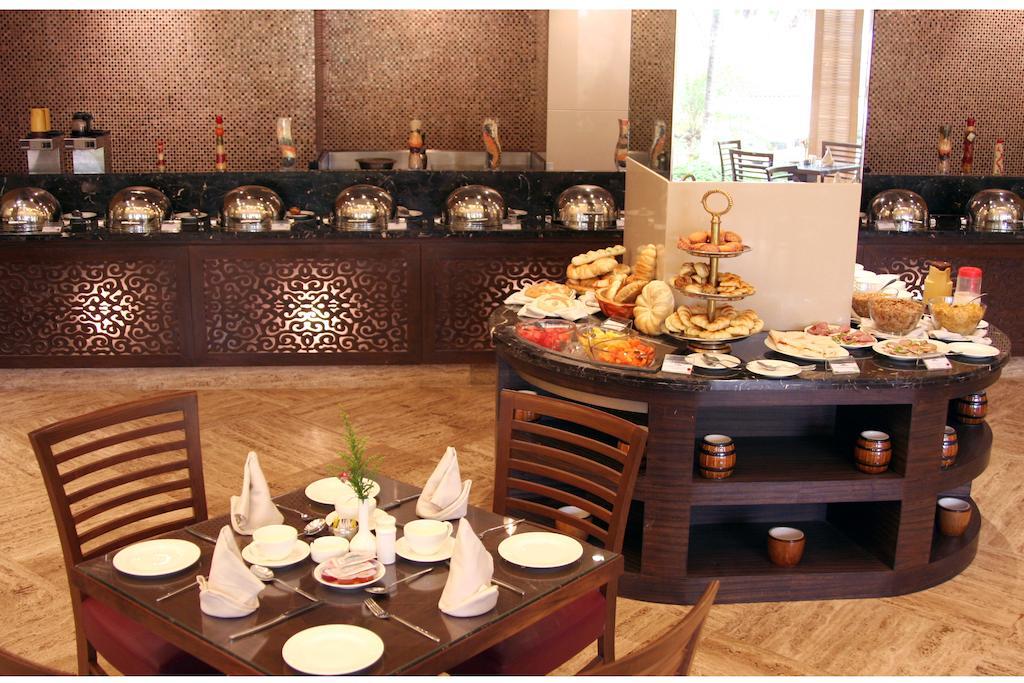 The Retreat Hotel & Convention Centre Mumbai Ngoại thất bức ảnh