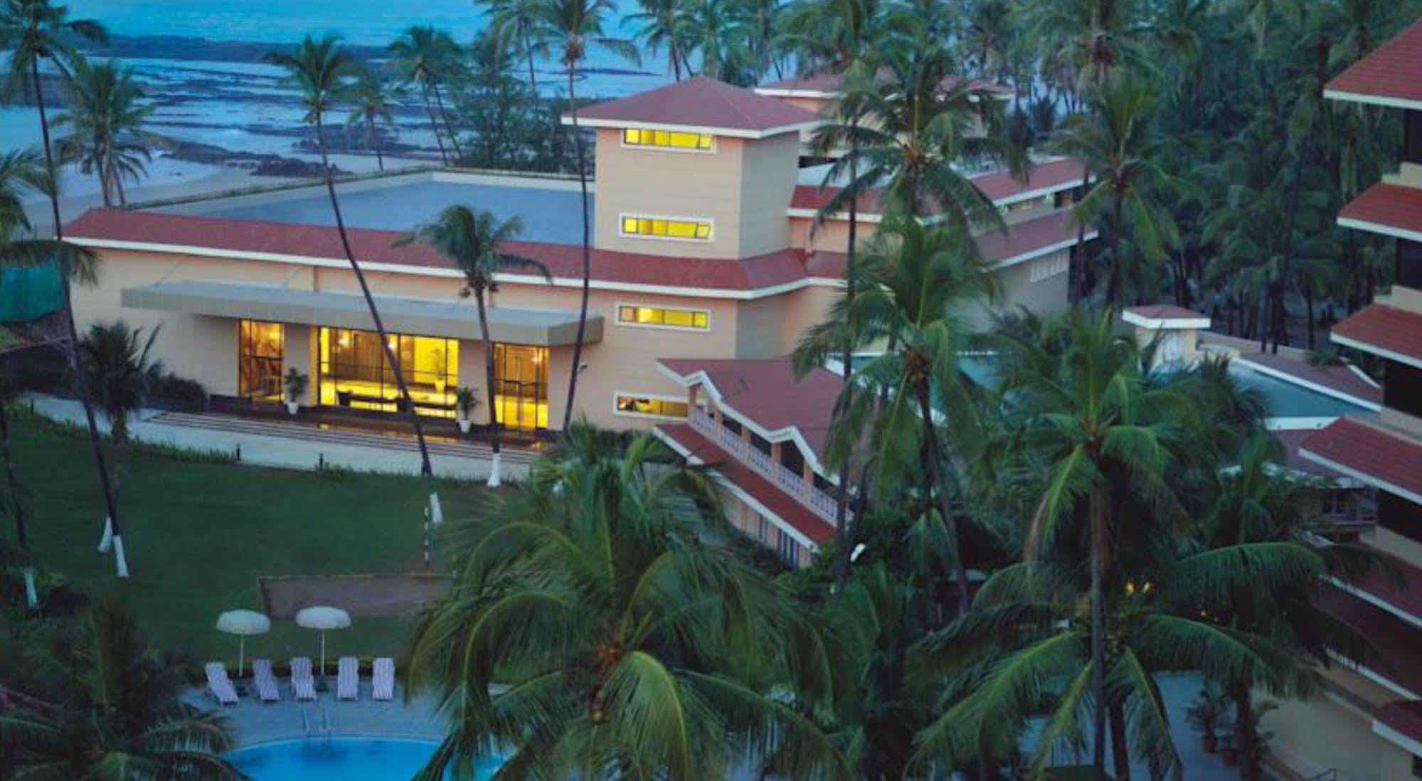 The Retreat Hotel & Convention Centre Mumbai Ngoại thất bức ảnh