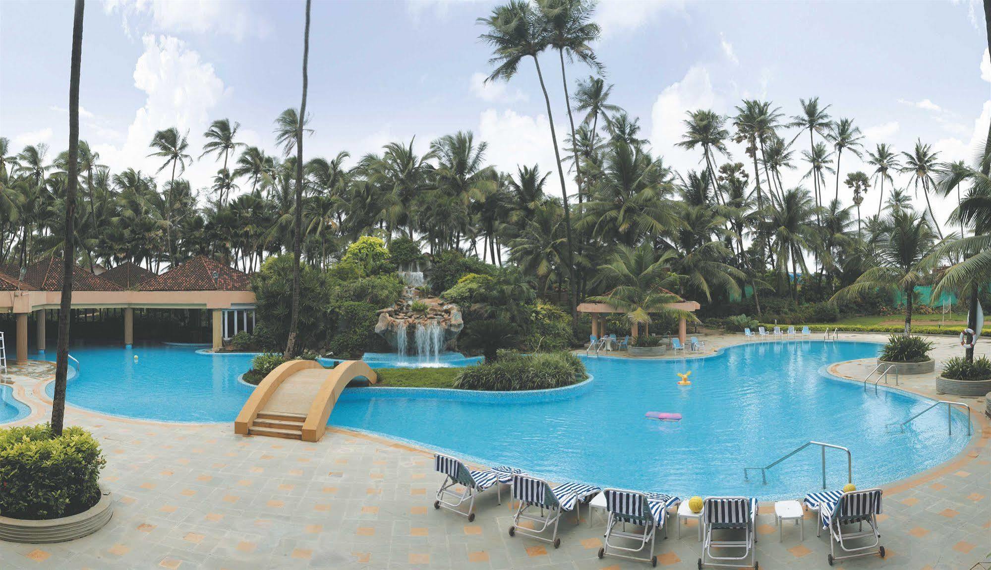 The Retreat Hotel & Convention Centre Mumbai Ngoại thất bức ảnh