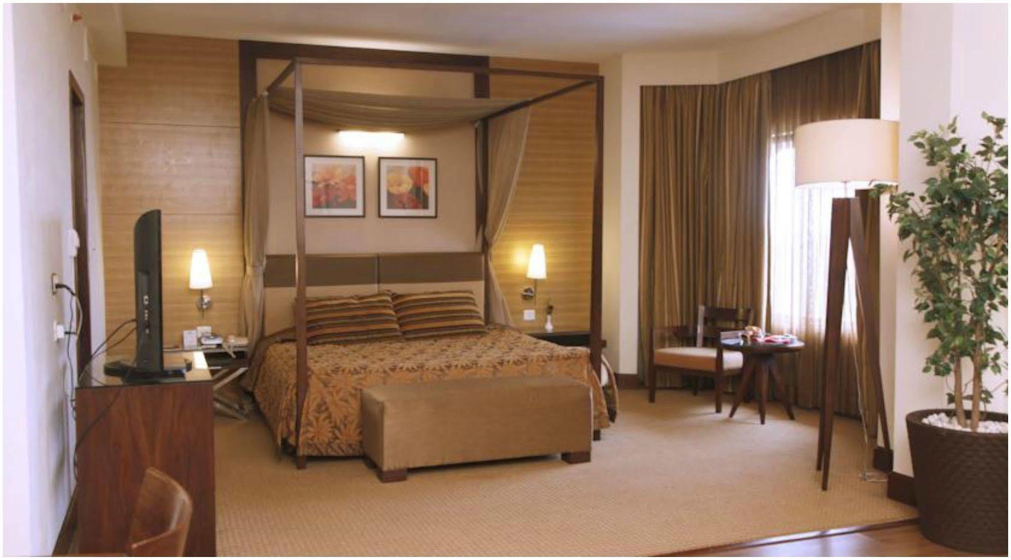 The Retreat Hotel & Convention Centre Mumbai Ngoại thất bức ảnh