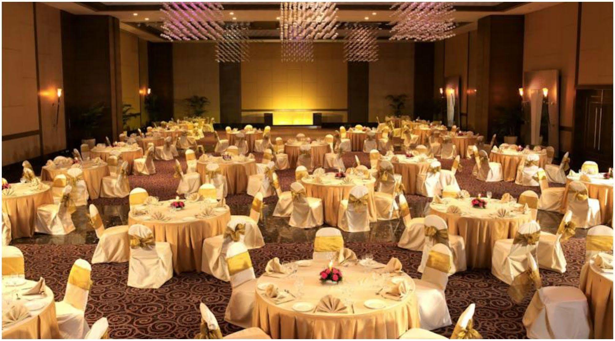 The Retreat Hotel & Convention Centre Mumbai Ngoại thất bức ảnh