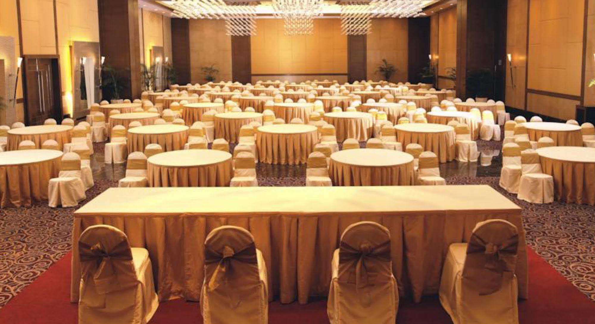 The Retreat Hotel & Convention Centre Mumbai Ngoại thất bức ảnh