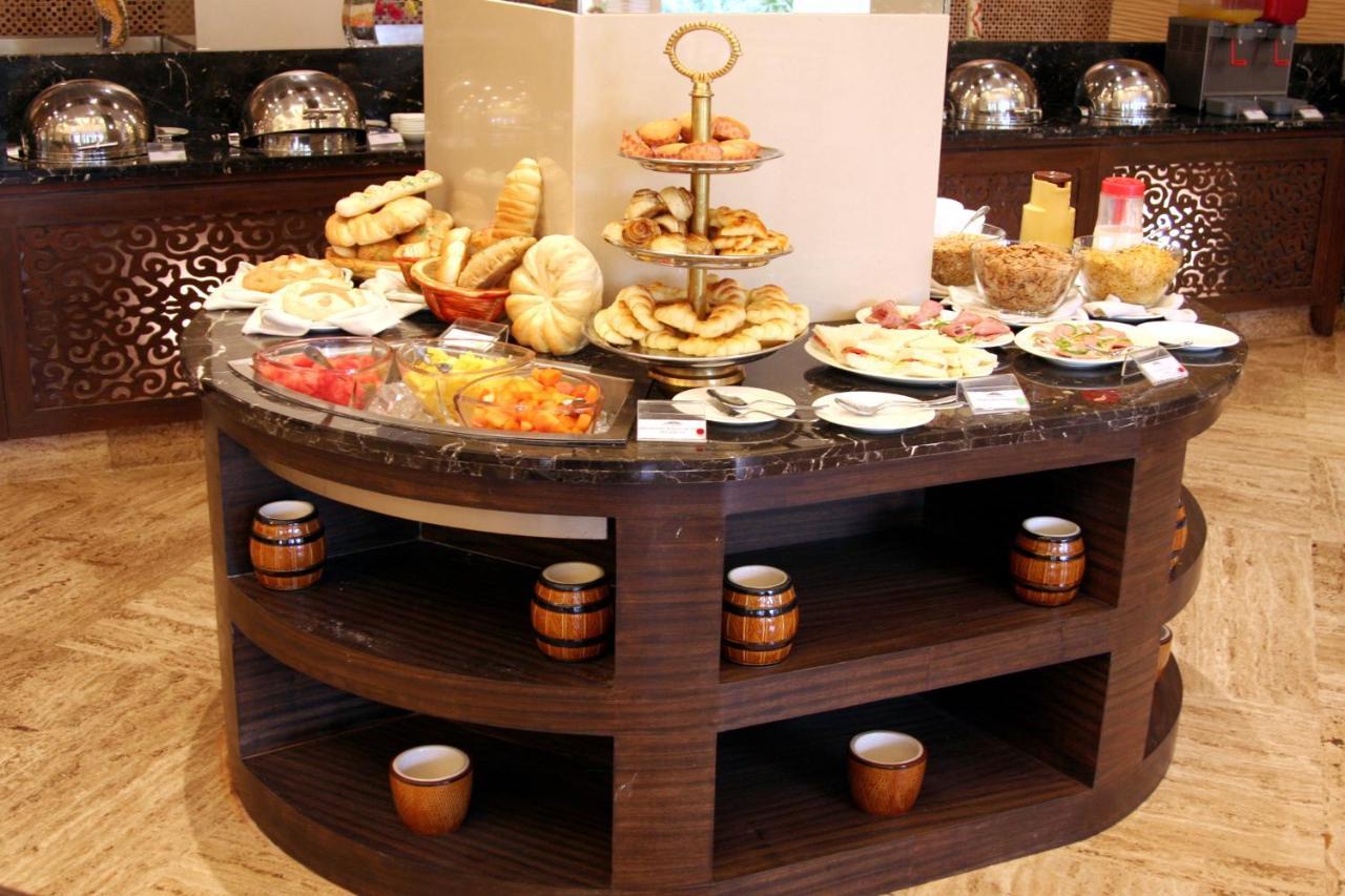 The Retreat Hotel & Convention Centre Mumbai Ngoại thất bức ảnh