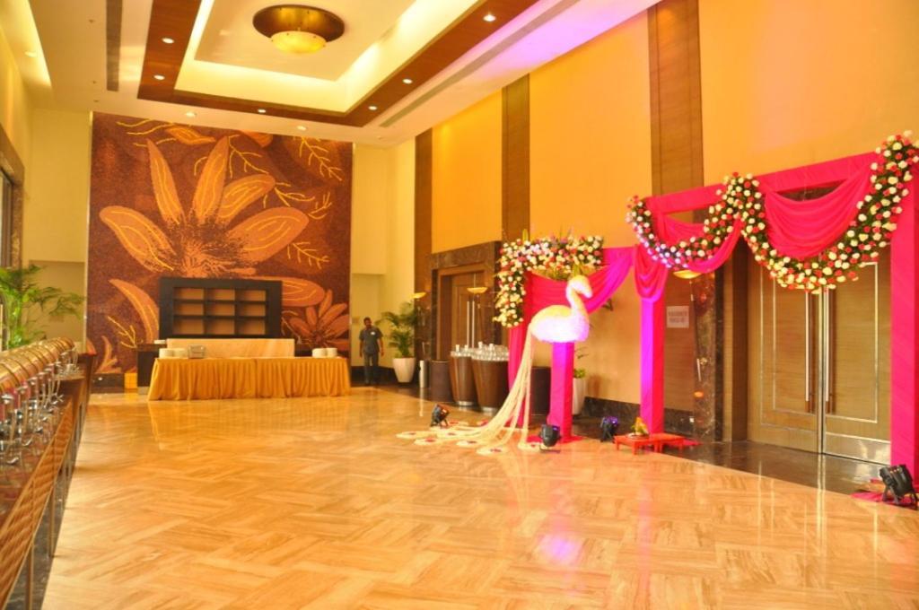 The Retreat Hotel & Convention Centre Mumbai Ngoại thất bức ảnh
